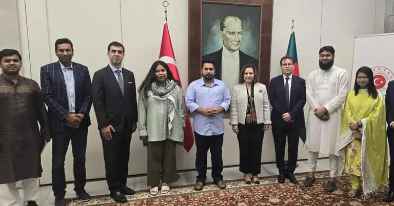 বৈঠক শেষে এনসিপির প্রতিনিধি ও তুরস্কের উপ-পররাষ্ট্র মন্ত্রী